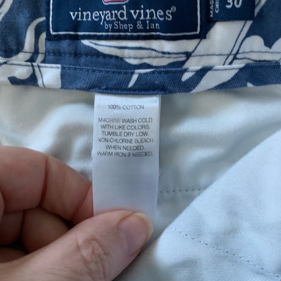Vineyard Vines Blue and White Tropical Print Men's Shorts size 30 - Picture 6 of 6